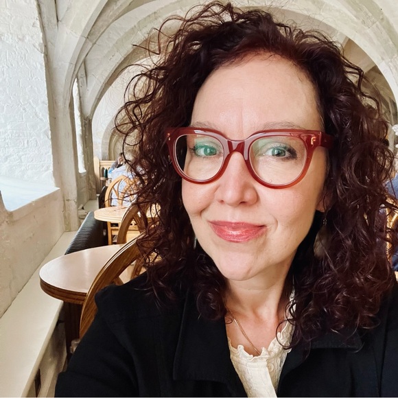 Meet your Posher, Denise - Picture 2 of 3